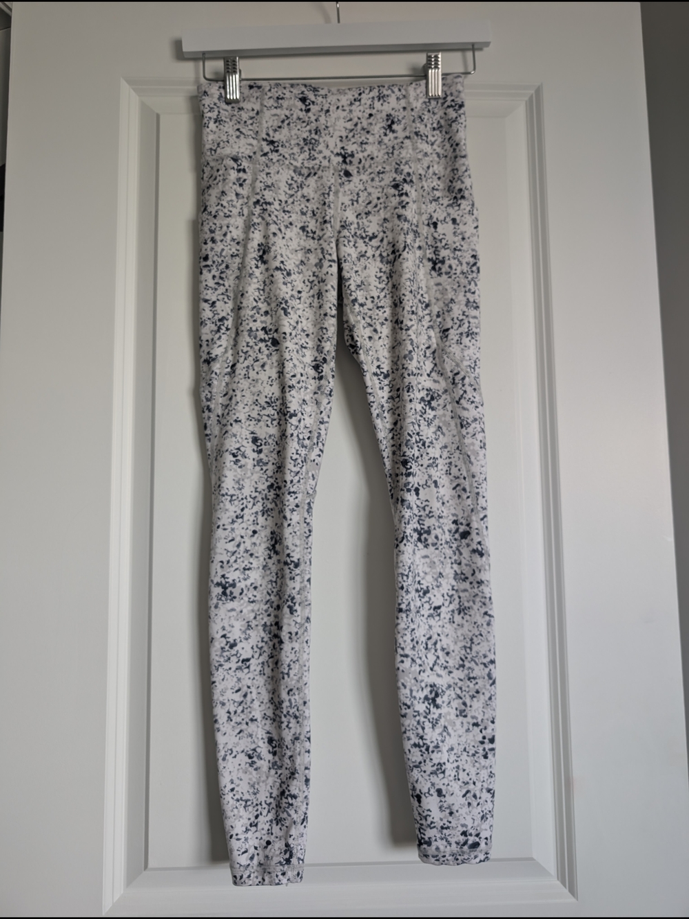 Athleta XS Salutation Stash Pocket Salutation Tight Powervita Sandstone
